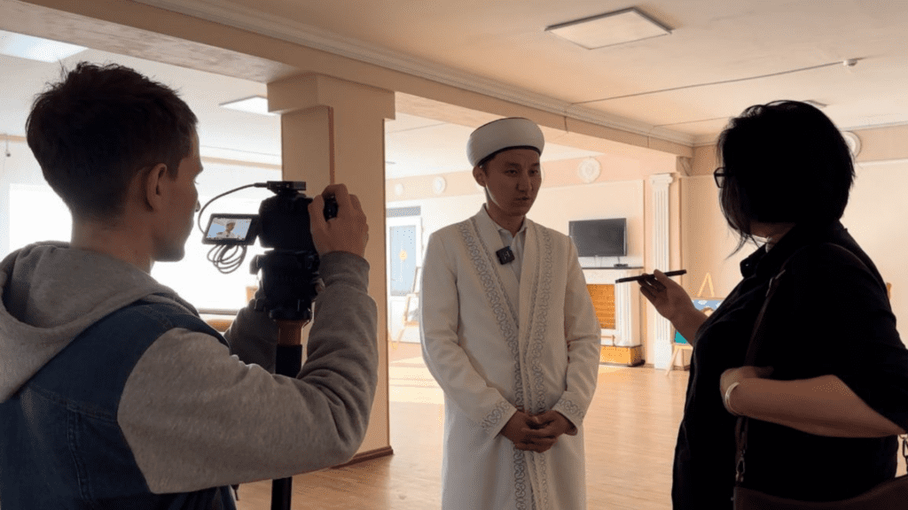 СӘТБАЕВ ҚАЛАЛЫҚ "СӘДУАҚАС ОШАҚҰЛЫ" МЕШІТІ ҰЖЫМЫ МЕН ЕРІКТІЛЕРІ ҚАРТТАР ҮЙІНДЕ БОЛДЫ