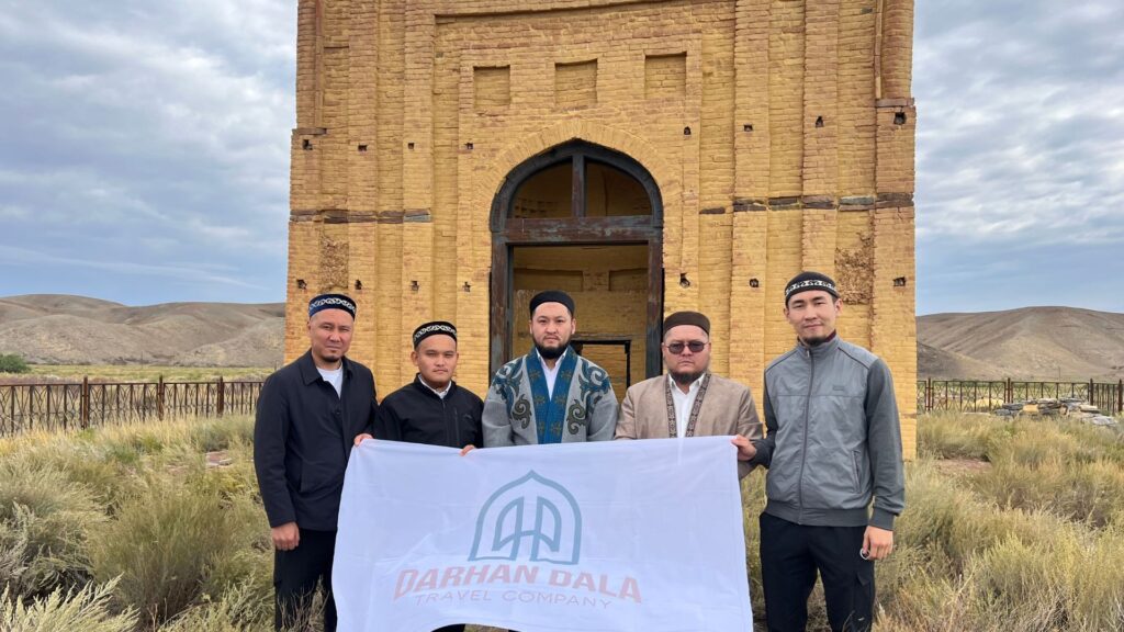 ҰЛЫТАУ ОБЛЫСЫНЫҢ ИМАМДАРЫ ТАРИХИ НЫСАНДАРҒА ЗИЯРАТ ЖАСАДЫ